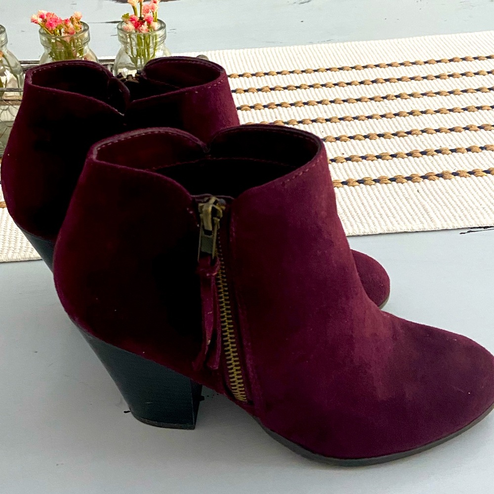 Women’s booties 7.5